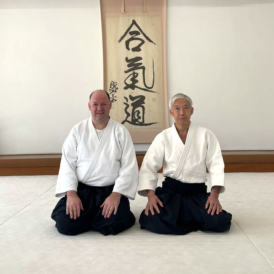 Com o Doshu Moritero Ueshiba, no Hombu Dojo, Tókio, Japão.